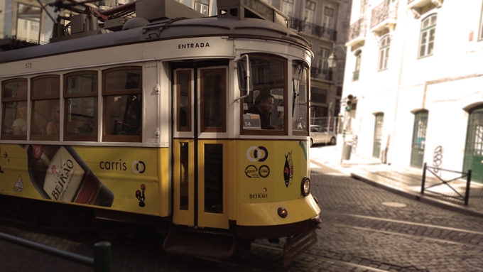 yellow tram 2 - Piotr Smogór