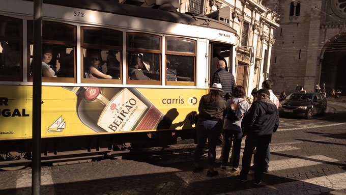 yellow tram - Piotr Smogór